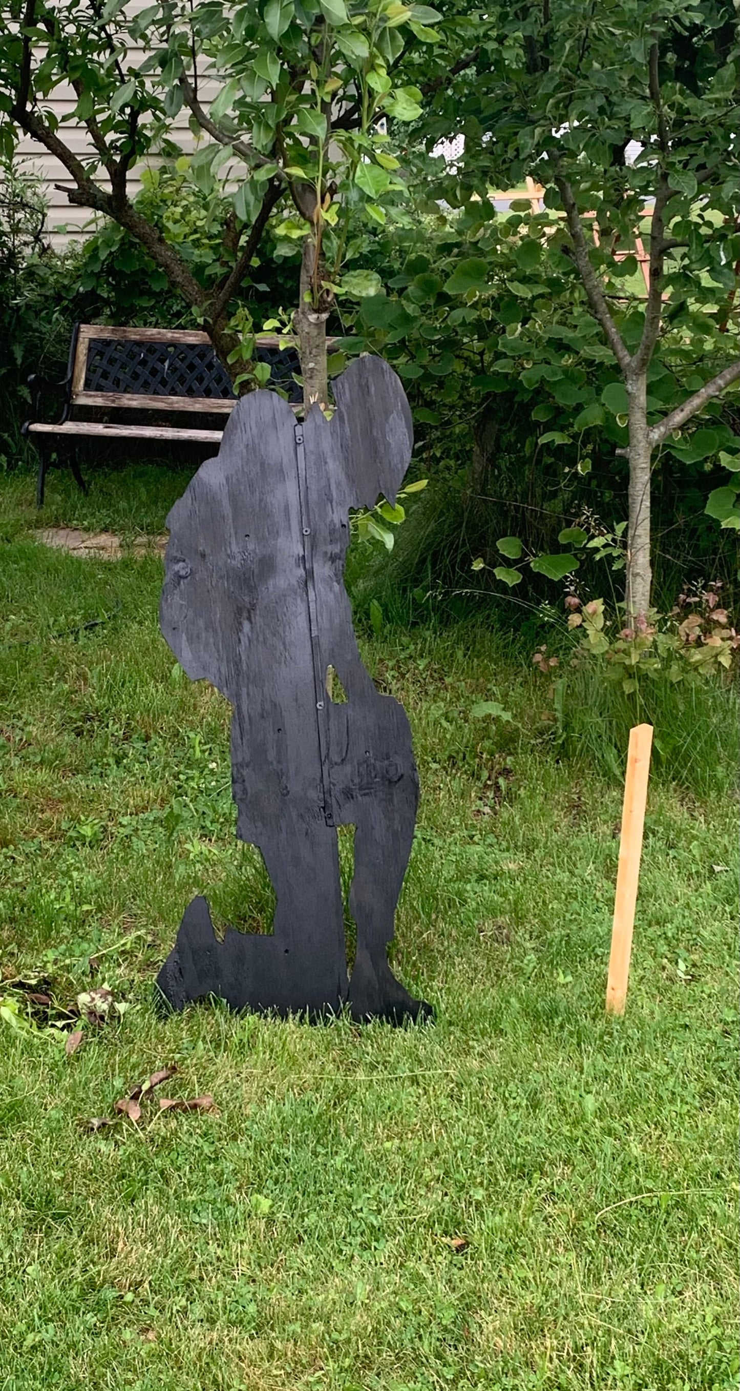 Military Memorial Yard Silhouette Kneeling Soldier